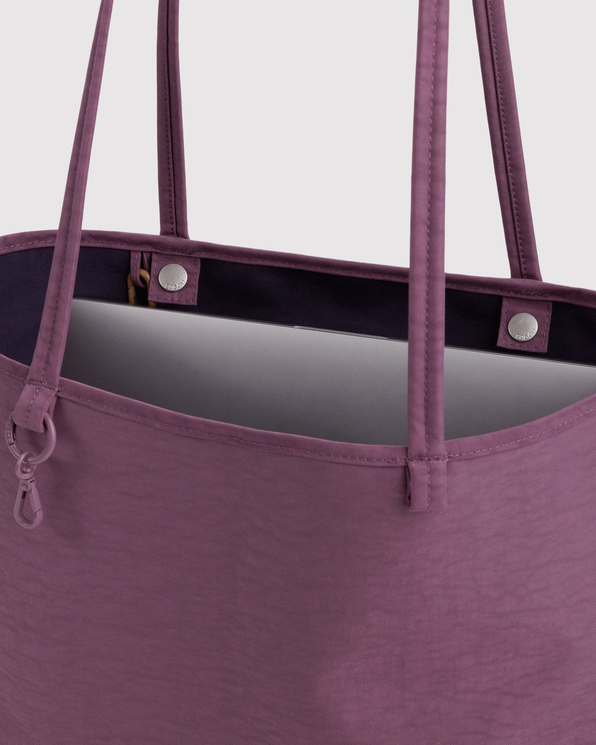 MEDIUM NYLON REVERSIBLE TOTE - US 6414