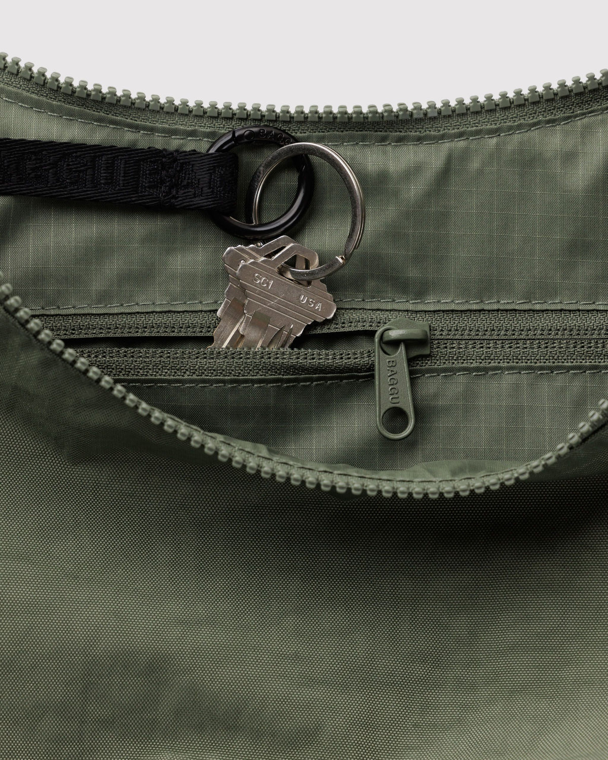 MEDIUM NYLON CRESCENT BAG - US 9508