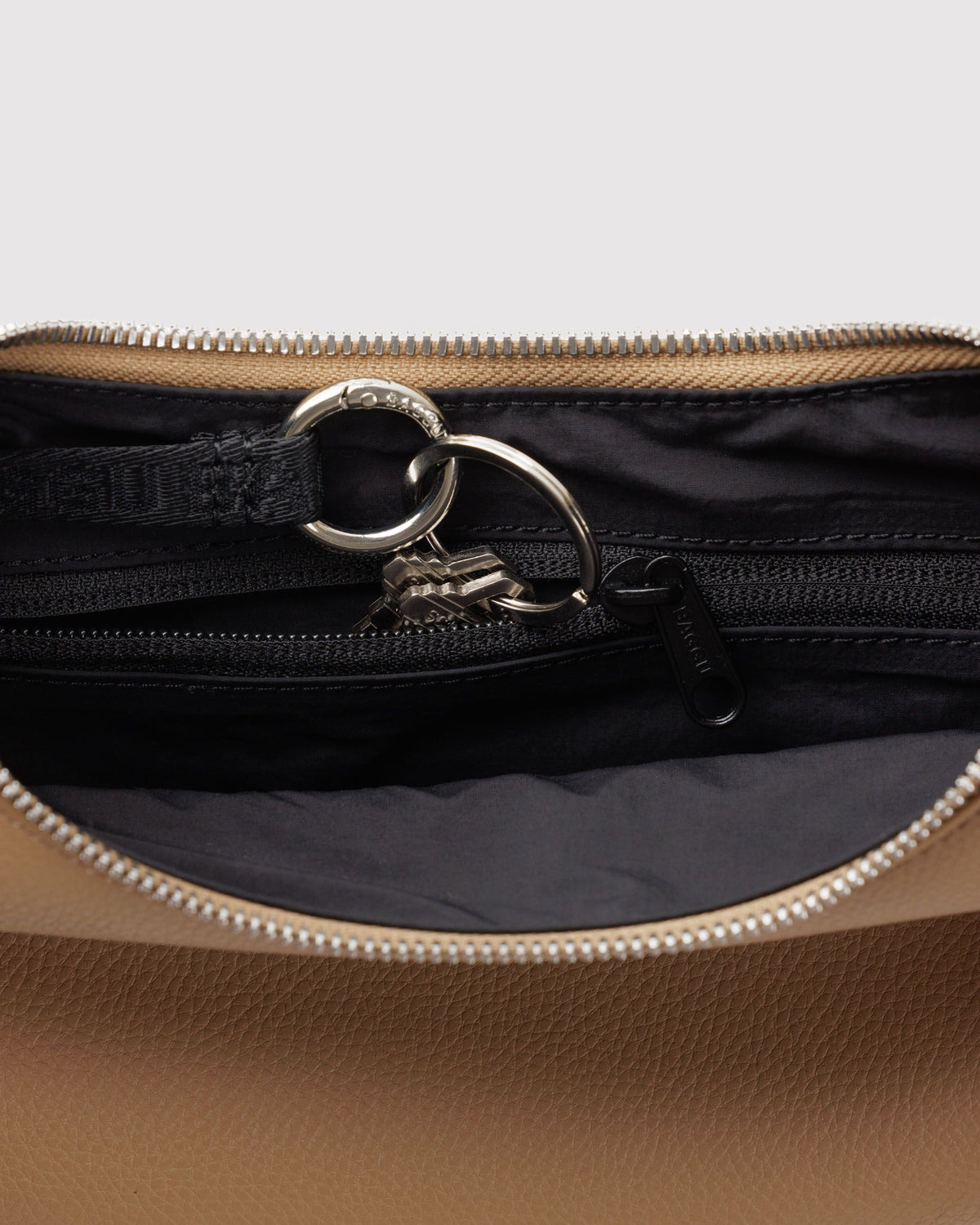 SMALL RECYCLED LEATHER FLAT CRESCENT - US 3490