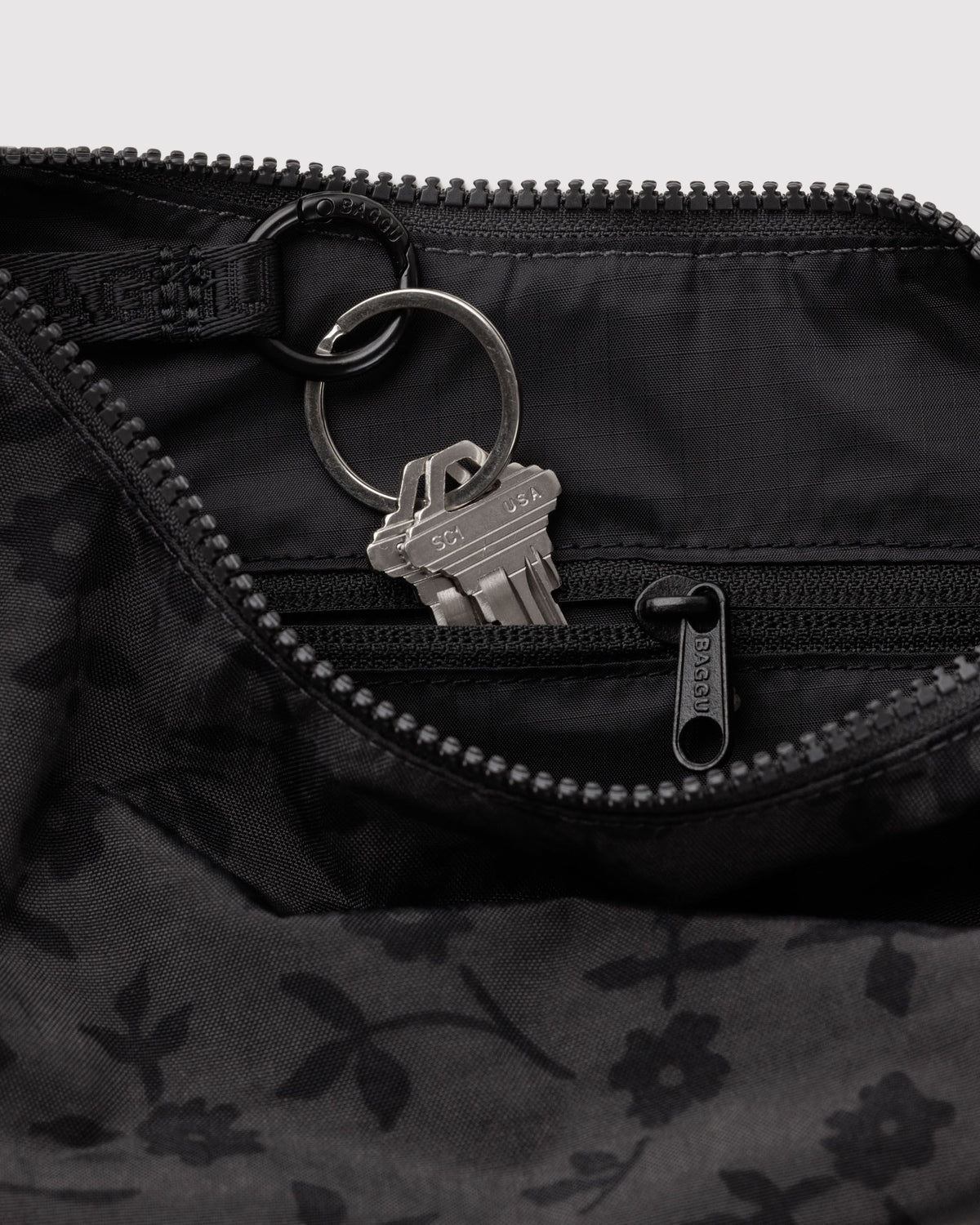 SMALL NYLON CRESCENT BAG - US 8535