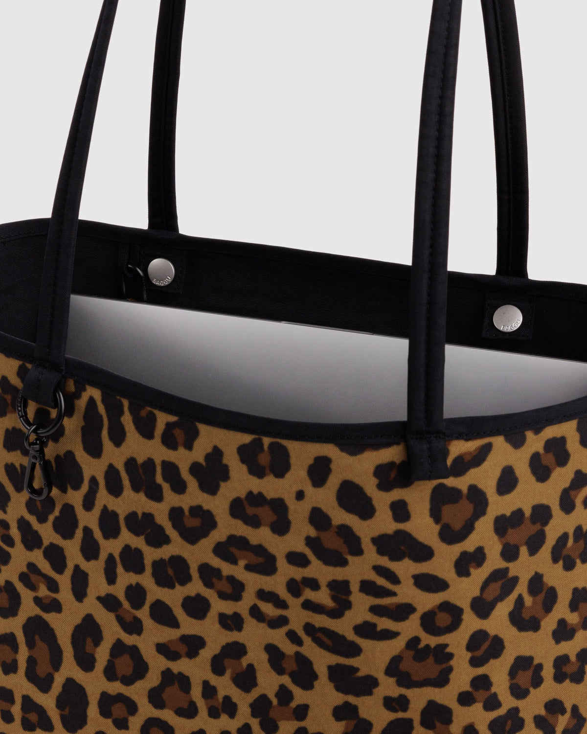 MEDIUM NYLON REVERSIBLE TOTE - US 8968
