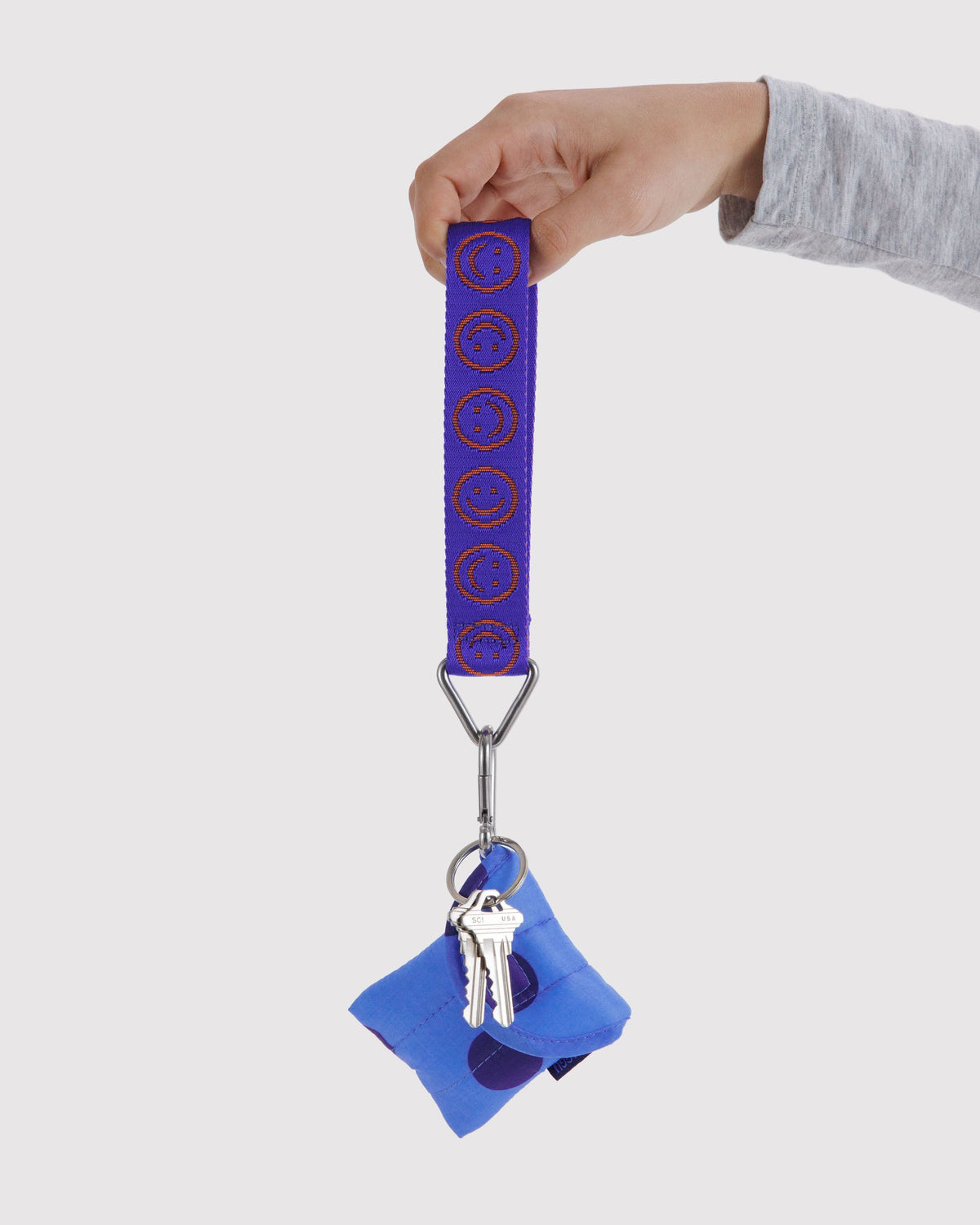 LOGO KEYCHAIN - US 7331