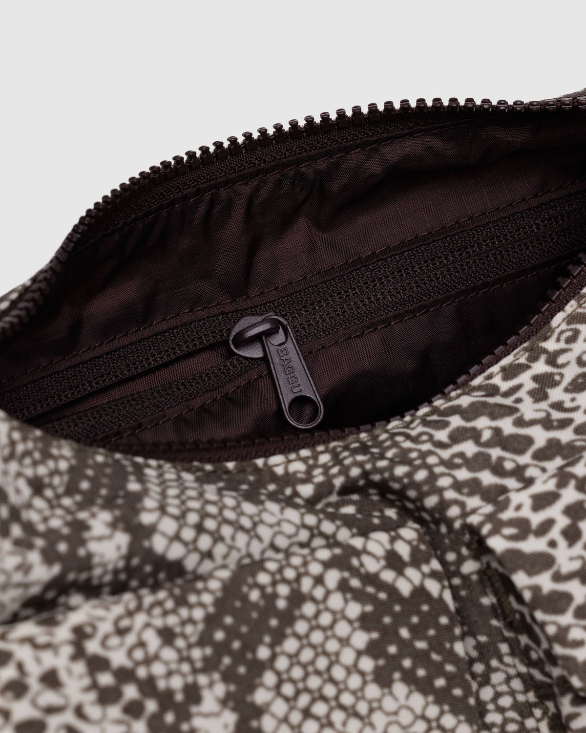 CARGO SHOULDER BAG - US 6666