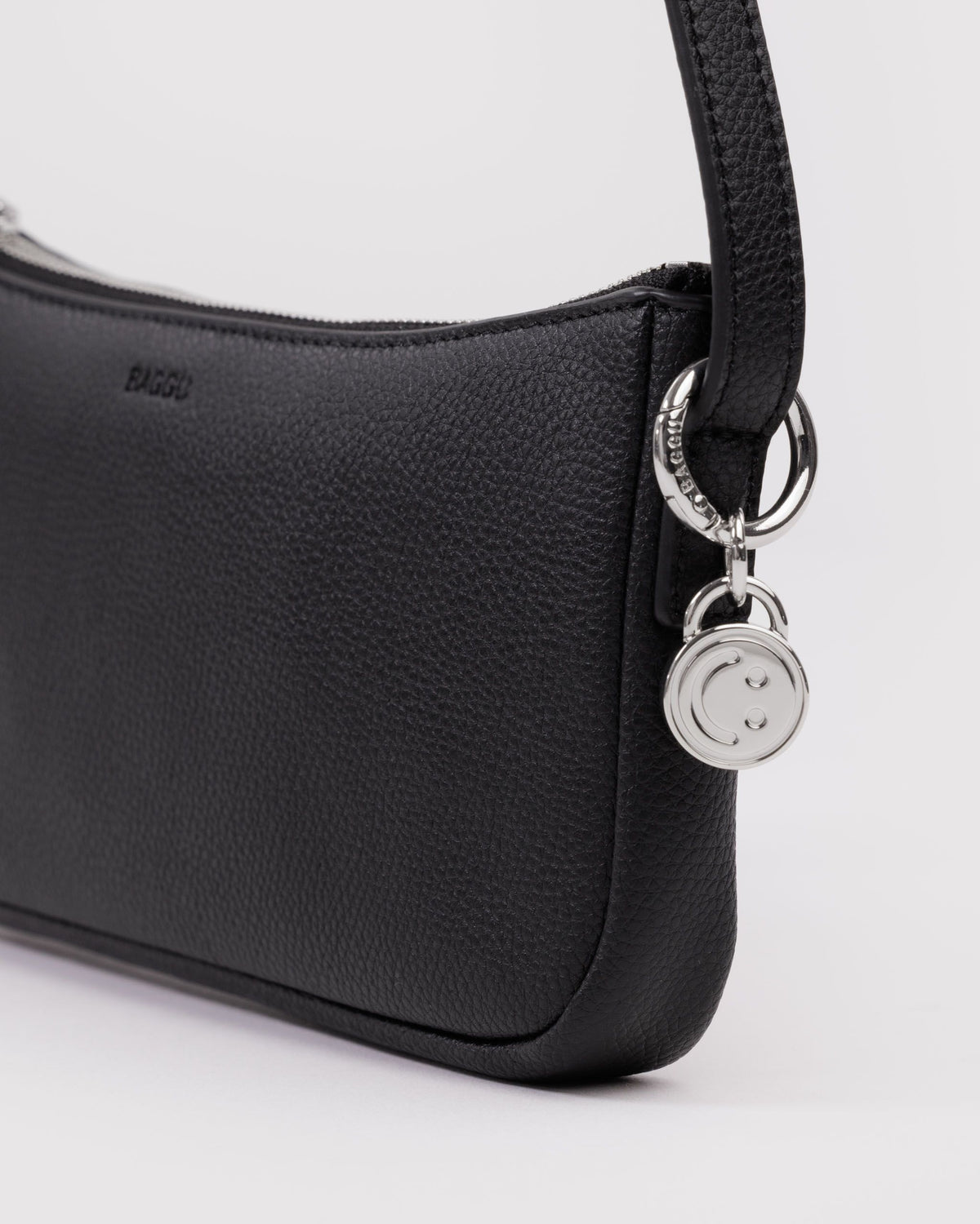 RECYCLED LEATHER POCHETTE - US 6867