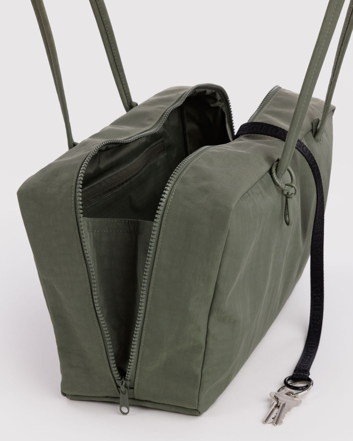 MEDIUM NYLON BOWLER BAG - US 7130