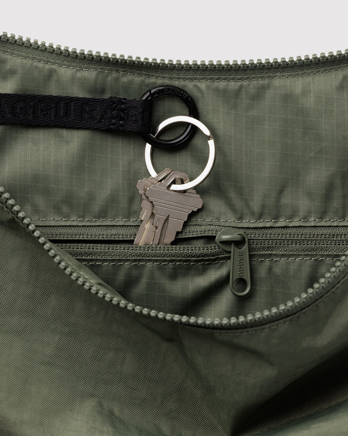 LARGE NYLON CRESCENT BAG - US 9337