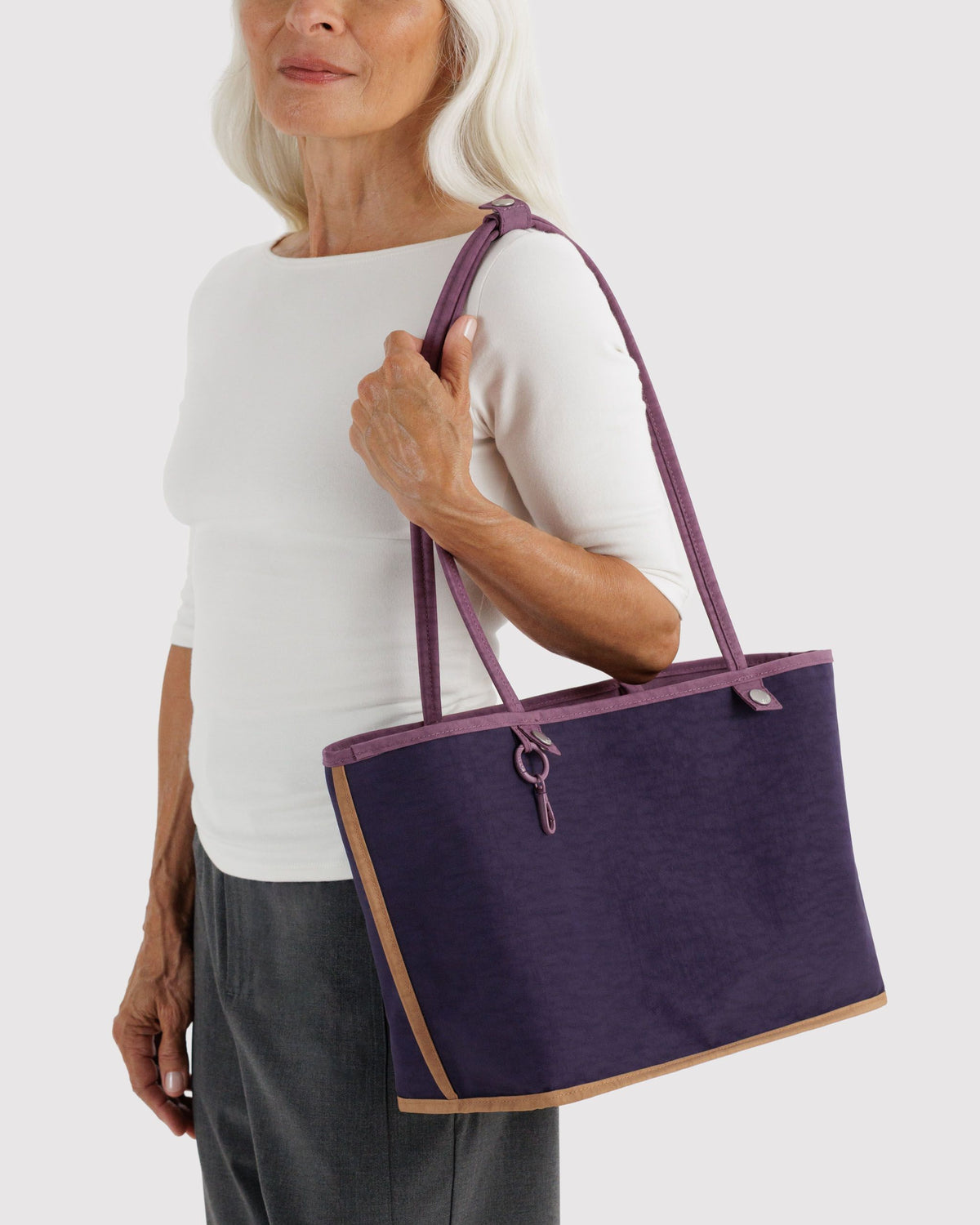 MEDIUM NYLON REVERSIBLE TOTE - US 6414