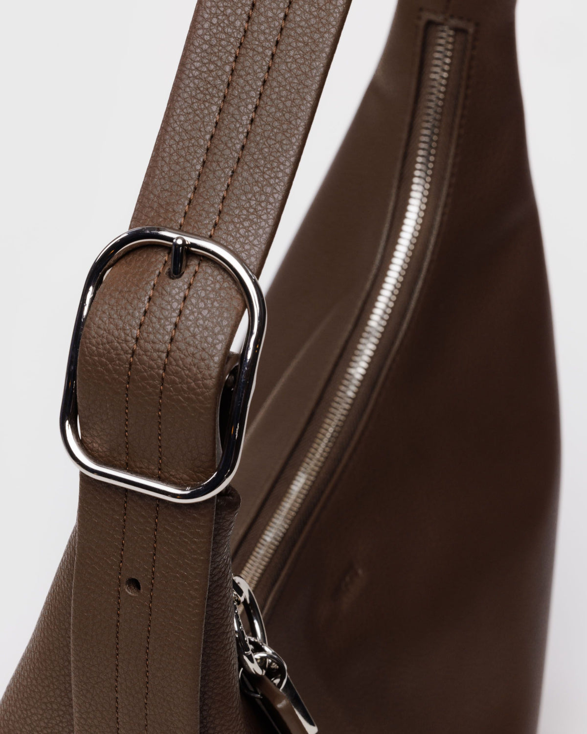 RECYCLED LEATHER SHOULDER BAG - US 1037