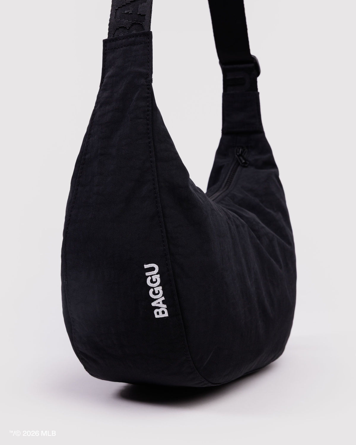 MEDIUM NYLON CRESCENT BAG - US 9629